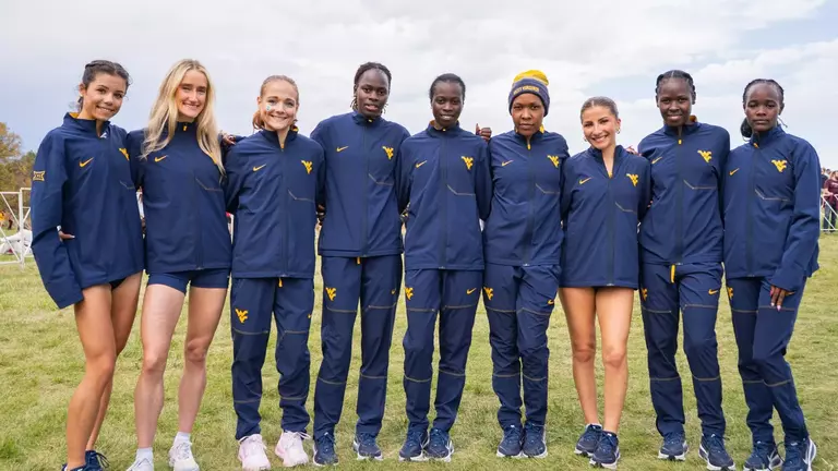 WVU Cross Country Team poses following the win at the Nuttycombe Invitational