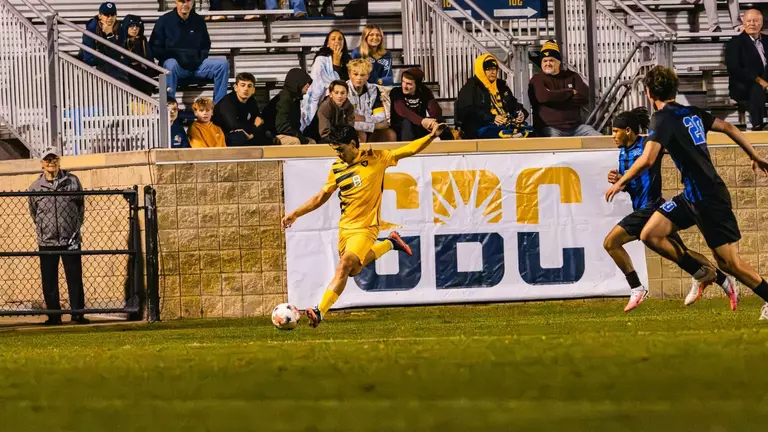 Tyler Londono Zapata kicks the ball against Kentucky