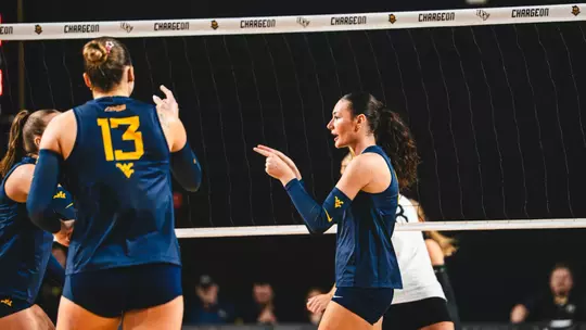 Cami Huff points to teammates during the UCF match on Oct. 18