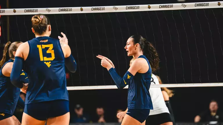 Cami Huff points to teammates during the UCF match on Oct. 18