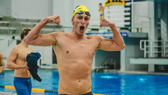 Szymon Mieczkowski flexes his arms during a meet on Oct. 23, 2026.
