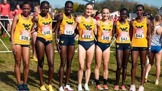 The Mountaineers pose for a team photo after their Nuttycombe Invitational win