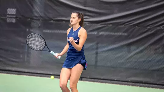 Lara Bakhaya in a tennis match