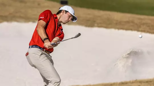 Lucas Rizo-Patron chips out of a bunker