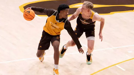 Canin Jefferson defended by Parker Gerrits