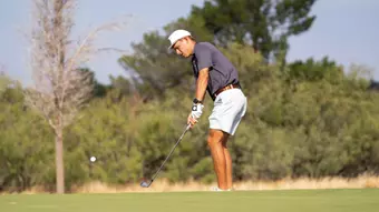 Brody Knowlton chips during the final round of the Tall City Classic