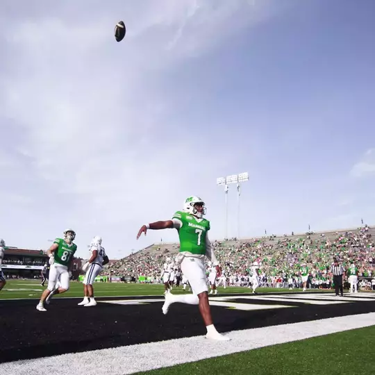 Carlos Ball in Air