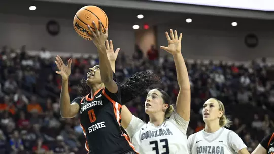 Tiara Bolden goes up for a layup against Gonzaga