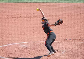 Amelia Streuber pitching.