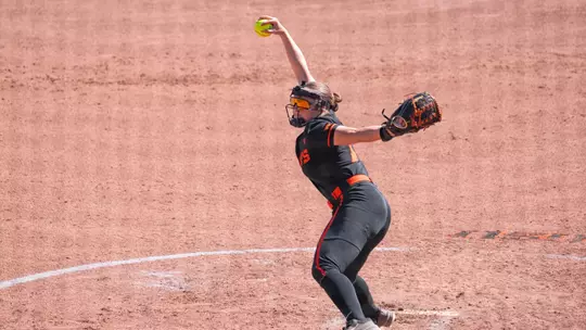 Amelia Streuber pitching.