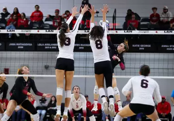 Cara Cresse and Nayelis Cabello block vs. Stanford