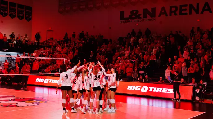 Volleyball huddle wide shot at L&N Federal Credit Union Arena