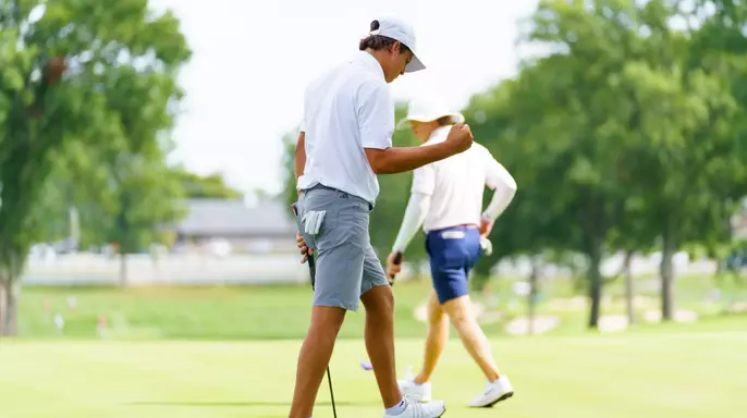 Barron Mundy celebrating a birdie putt.