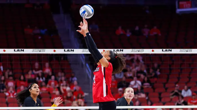 Nayelis Cabello sets the ball vs. Missouri