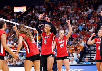 Louisville celebrates a point against Texas