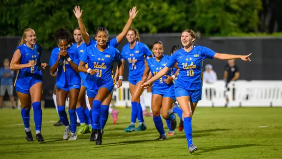 UCLA team celebrates Emma Egizii's goal vs. Oregon