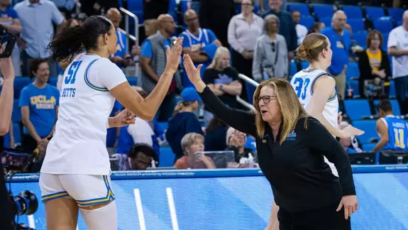 Lauren Betts_Cori Close_vs. Iowa (Feb. 1, 2026)