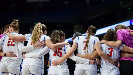 WBB team huddle