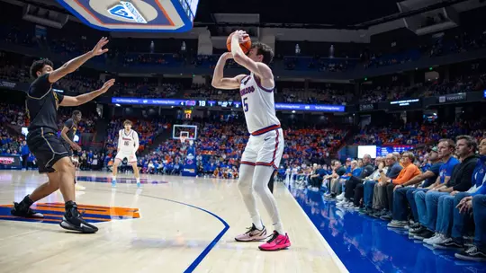 Broncos Host Wyoming on Tuesday Night