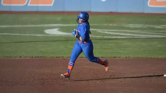 Broncos Outlasted by Lobos