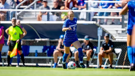 Madie Donovan dribbling the ball.
