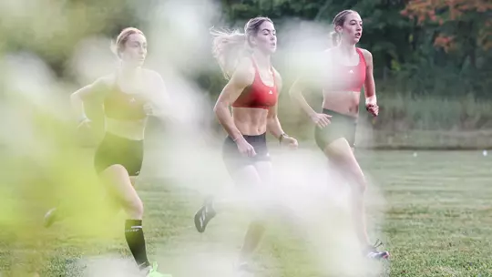 BLOOMINGTON, IN - September 18, 2025 - Joey Rastrelli of the Indiana Hoosiers; Katelyn Winton of the Indiana Hoosiers; Ava Jarrell of the Indiana Hoosiers during practice at IU Championship Cross County Course in Bloomington, IN. Photo By Spencer Meyer/Indiana Athletics
