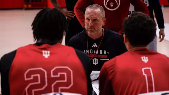 Darian DeVries_practice huddle