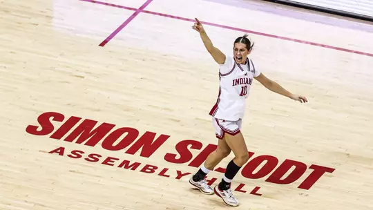 BLOOMINGTON, IN - February 01, 2026 - guard Shay Ciezki #10 of the Indiana Hoosiers during the game between the Northwestern Wildcats and the Indiana Hoosiers at Simon Skjodt Assembly Hall in Bloomington, IN. Photo By Emma Pearce/Indiana Athletics