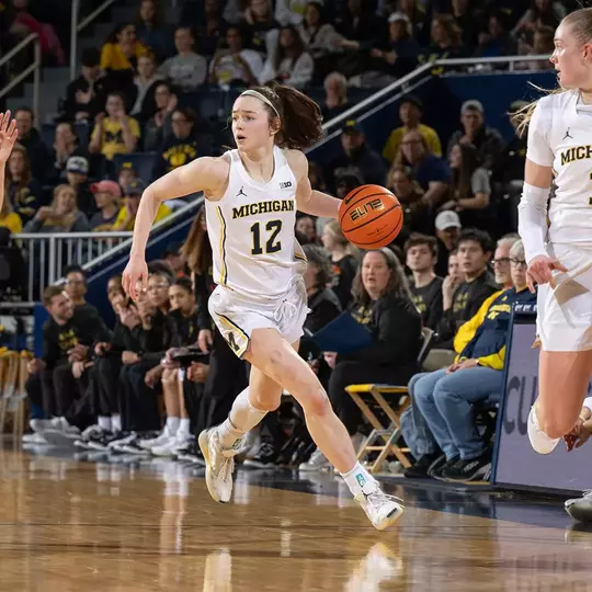 Syla Swords (left) and Olivia Olson