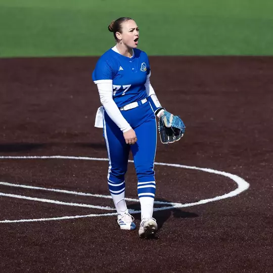 Softball Splits Doubleheader With Georgetown