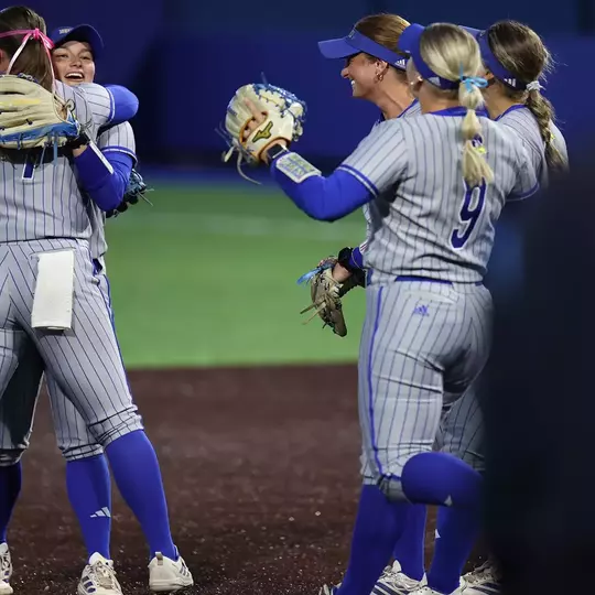 Late Rally, Woods' Shutout Seals Softball's 11th Win in a Row