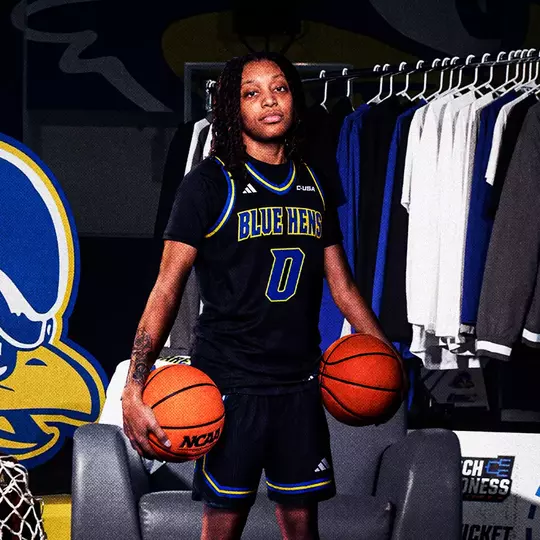 Women's Basketball Signs London Caldwell