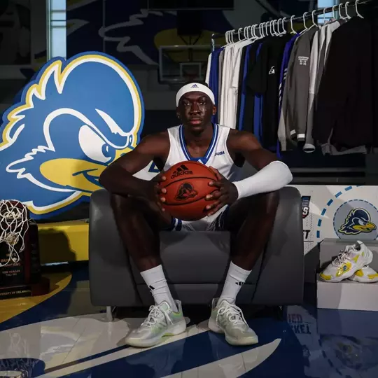 Men's Basketball Lands Transfer Kachi Nzeh