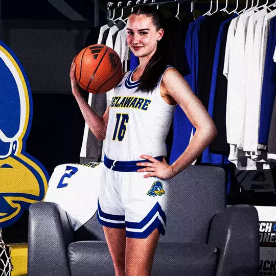 Women's Basketball Signs Ema Rychtecká