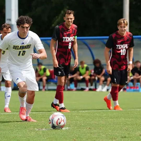 Men's Soccer Tops Temple at Home