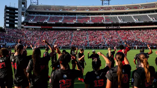The Georgia women's soccer team gathers together prior to its match against JMU on Dooley Field at Sanford Stadium in Athens, Ga., on Thursday, Aug. 20, 2026. (Conor Dillon/UGAAA)