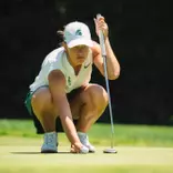 Lucia Valderrama lines up a putt at the 2026 Big Ten Championships