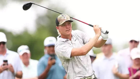 Brandon Knight watches his tee shot at the second hole during the quarterfinals of the 2026 U.S. Amateur at Merion Golf Club in Ardmore, Pa. on Friday, Aug. 14, 2026. (Dustin Satloff/USGA)