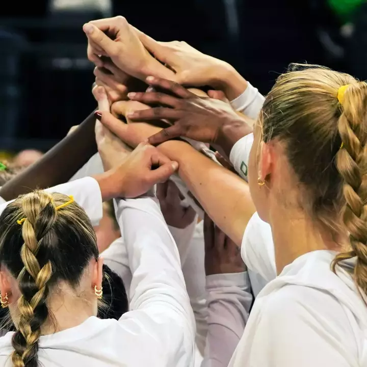 Team pre-match huddle vs Wisconsin (Oct. 26)