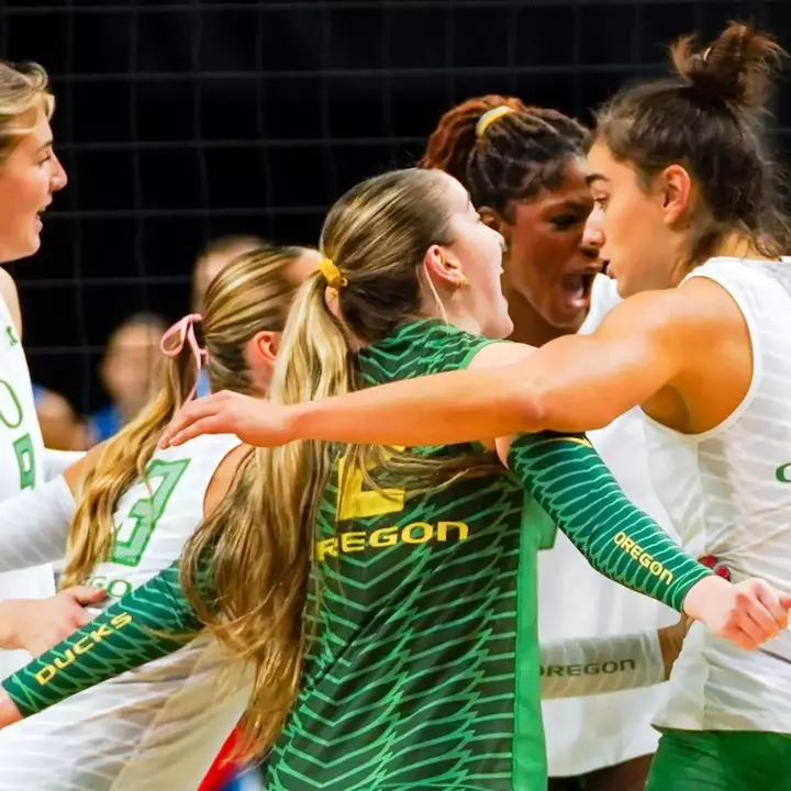 Team huddle, celebration vs UCLA (Nov. 6)