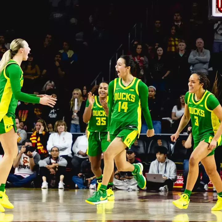 Frantic Finish Gives Ducks Win at No. 21 USC Image