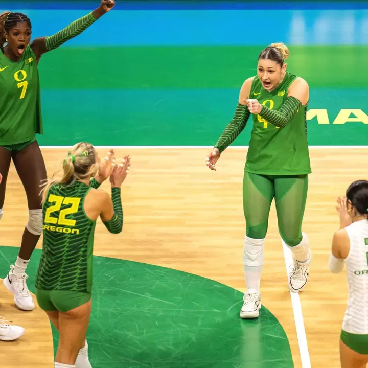 Crownover, team celebration vs Purdue (Oct. 2, 2026)