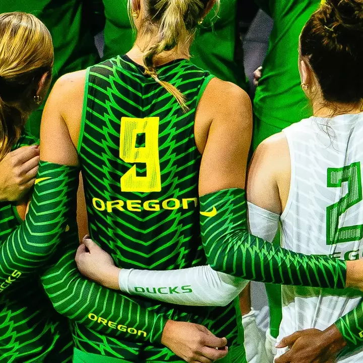 Team huddles vs Washington State (Sept. 6, 2026)