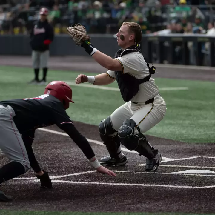 Mabeus Play at Plate
