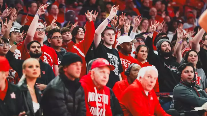 Fans, Coog Sign, Fertitta Center