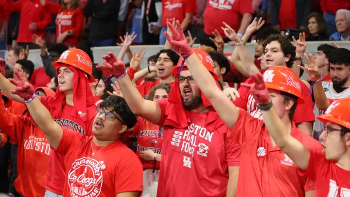 Fans, Students, Coog Sign