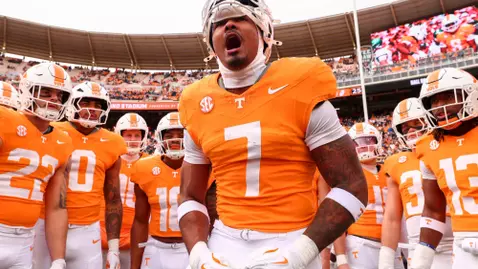 KNOXVILLE, TN - November 29, 2025 - Linebacker Arion Carter #7 of the Tennessee Volunteers during the game between the Vanderbilt Commodores and the Tennessee Volunteers at Neyland Stadium in Knoxville, TN. Photo By Andrew Ferguson/Tennessee Athletics