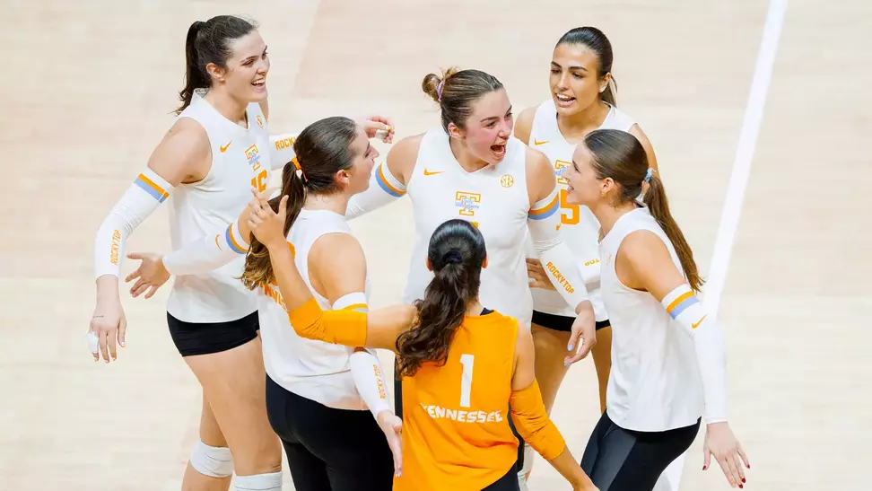 Lady Vols Celebrate Point in Home Match