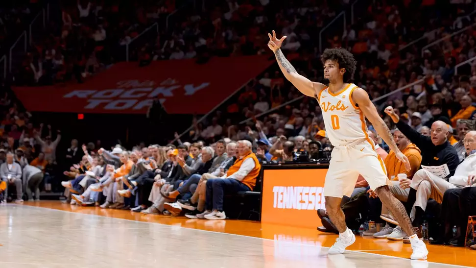 KNOXVILLE, TN - December 16, 2025 - Guard Ja'Kobi Gillespie #0 of the Tennessee Volunteers during the game between the Louisville Cardinals and the Tennessee Volunteers at Food City Center in Knoxville, TN. Photo By Andrew Ferguson/Tennessee Athletics