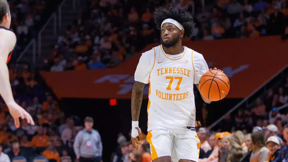 KNOXVILLE, TN - December 21, 2025 - Guard Amaree Abram #77 of the Tennessee Volunteers during the game between the Gardner-Webb Runnin' Bulldogs and the Tennessee Volunteers at Food City Center in Knoxville, TN. Photo By Elliot Walker/Tennessee Athletics
